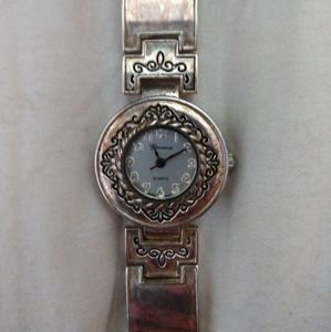 Vintage Geneva Circle Face Silver/Gold link open/ adjustable clasp Women's Watch